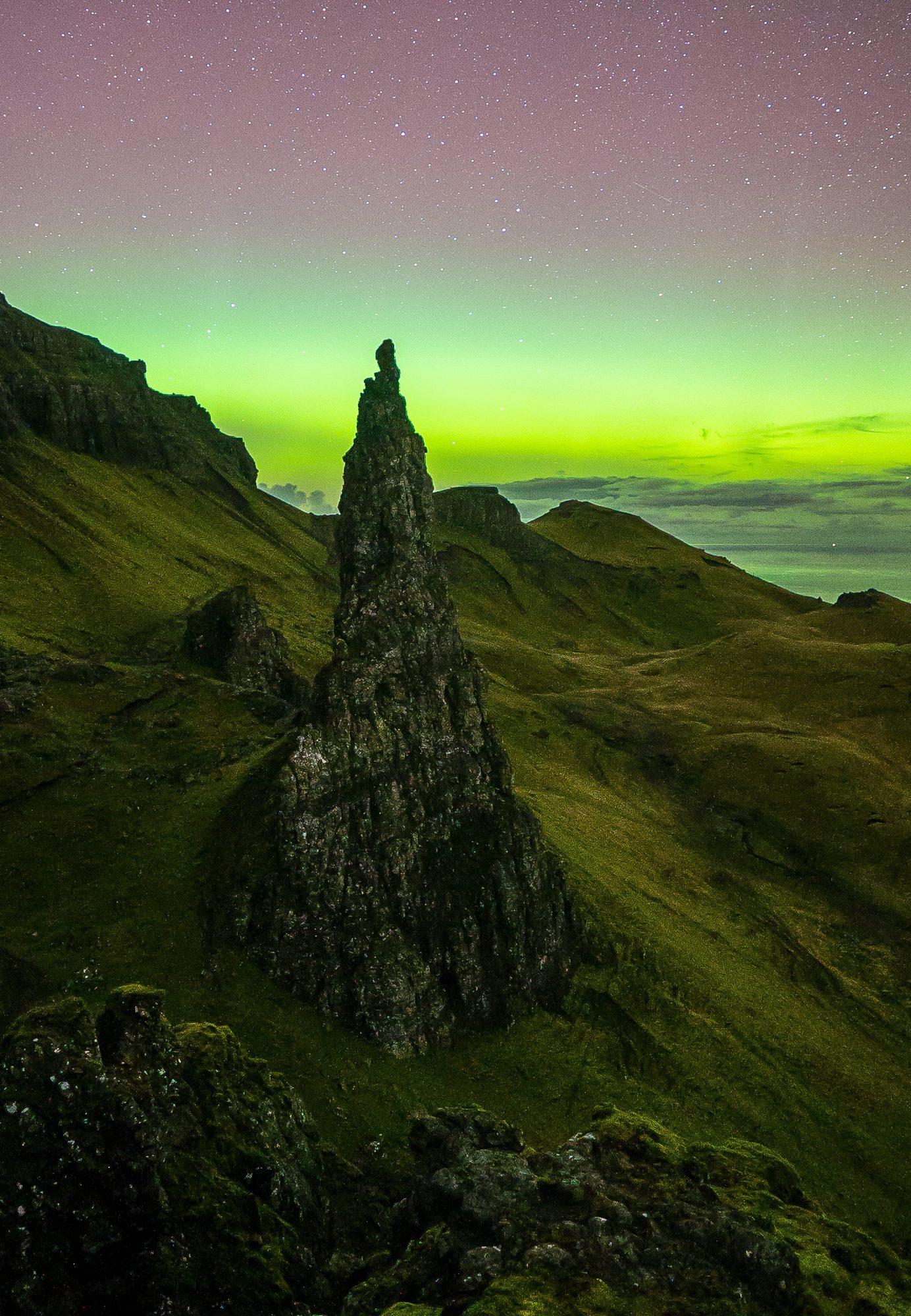 The Old Man of Storr beneath a green aurora
